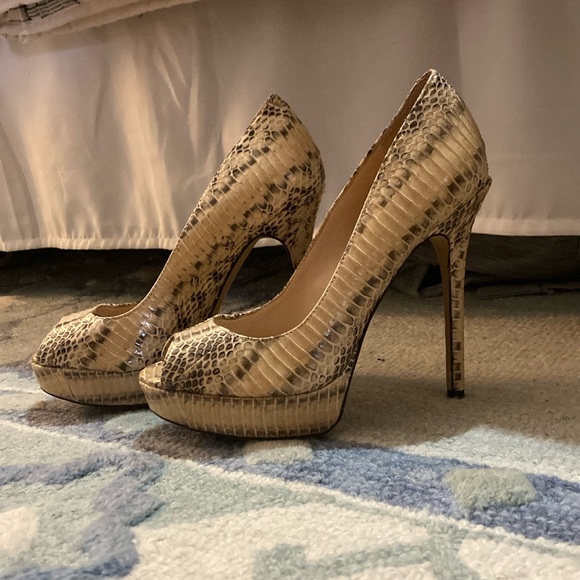 Size 36/6 Vince Camuto snakeskin heels with platform - Picture 1 of 7